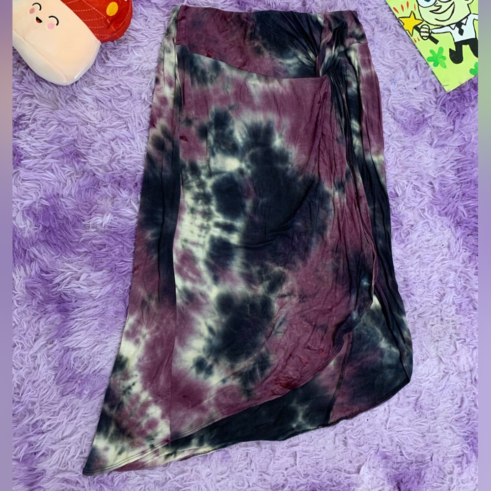 Tie dye split skirt. There is a mini skirt inside.